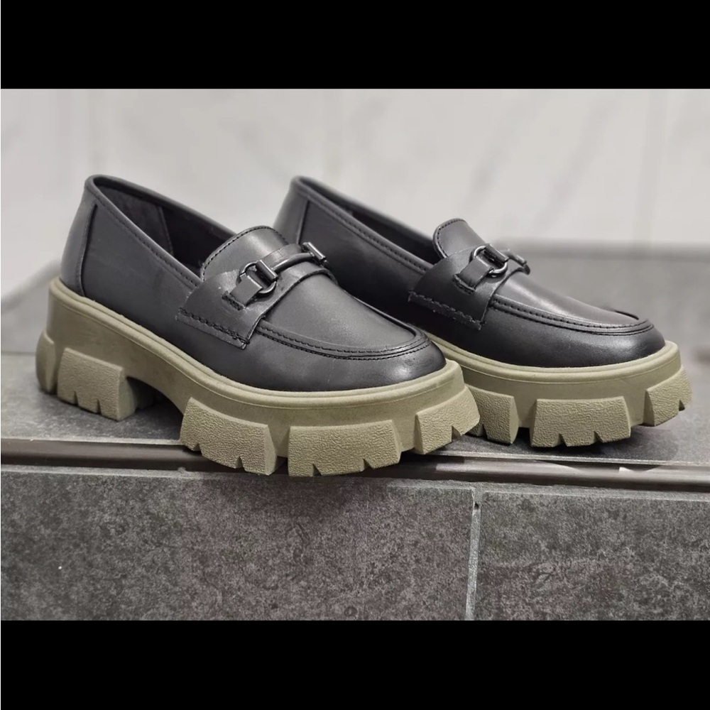 Steve Madden Trifecta Black and Olive Leather Platform lug sole Loafers Size 8